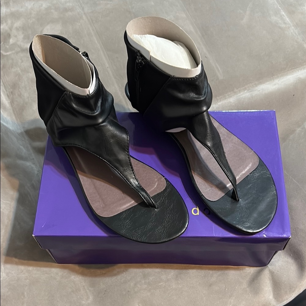 Madden Girl Black Sandals with Sleek Design
